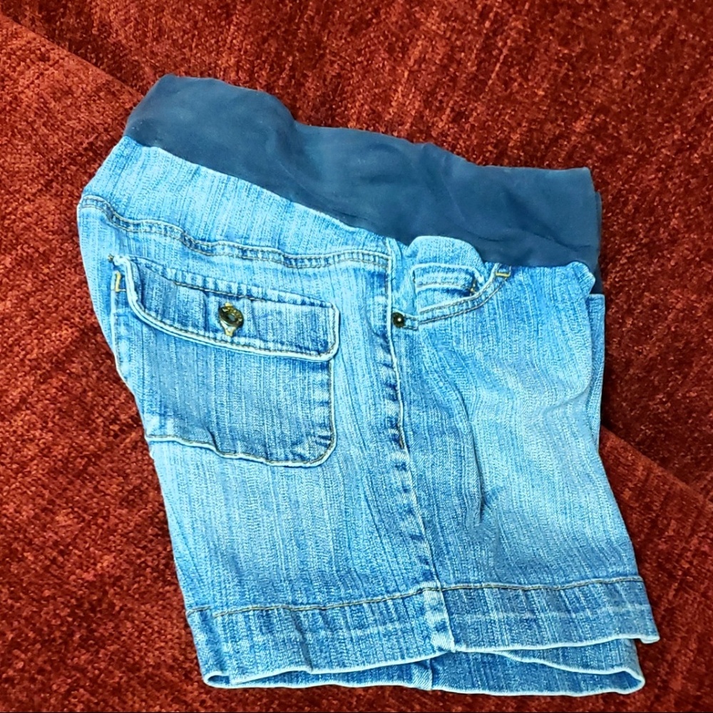 💲SALE💲Motherhood Maternity Shorts Size Small